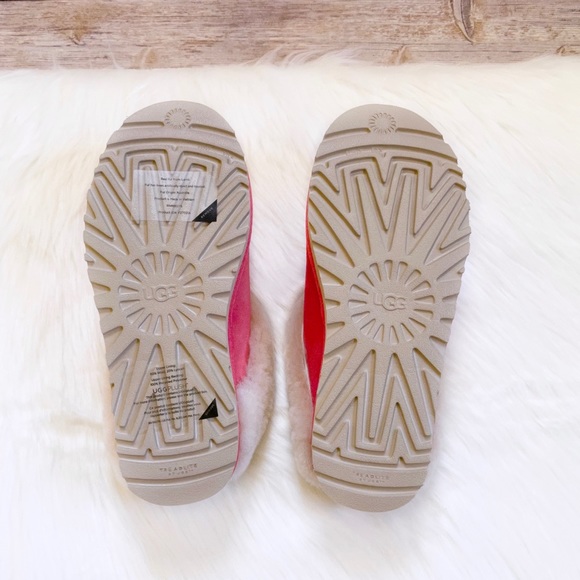 UGG Cluggette Slippers For Outdoor/Indoor Use - Picture 7 of 7